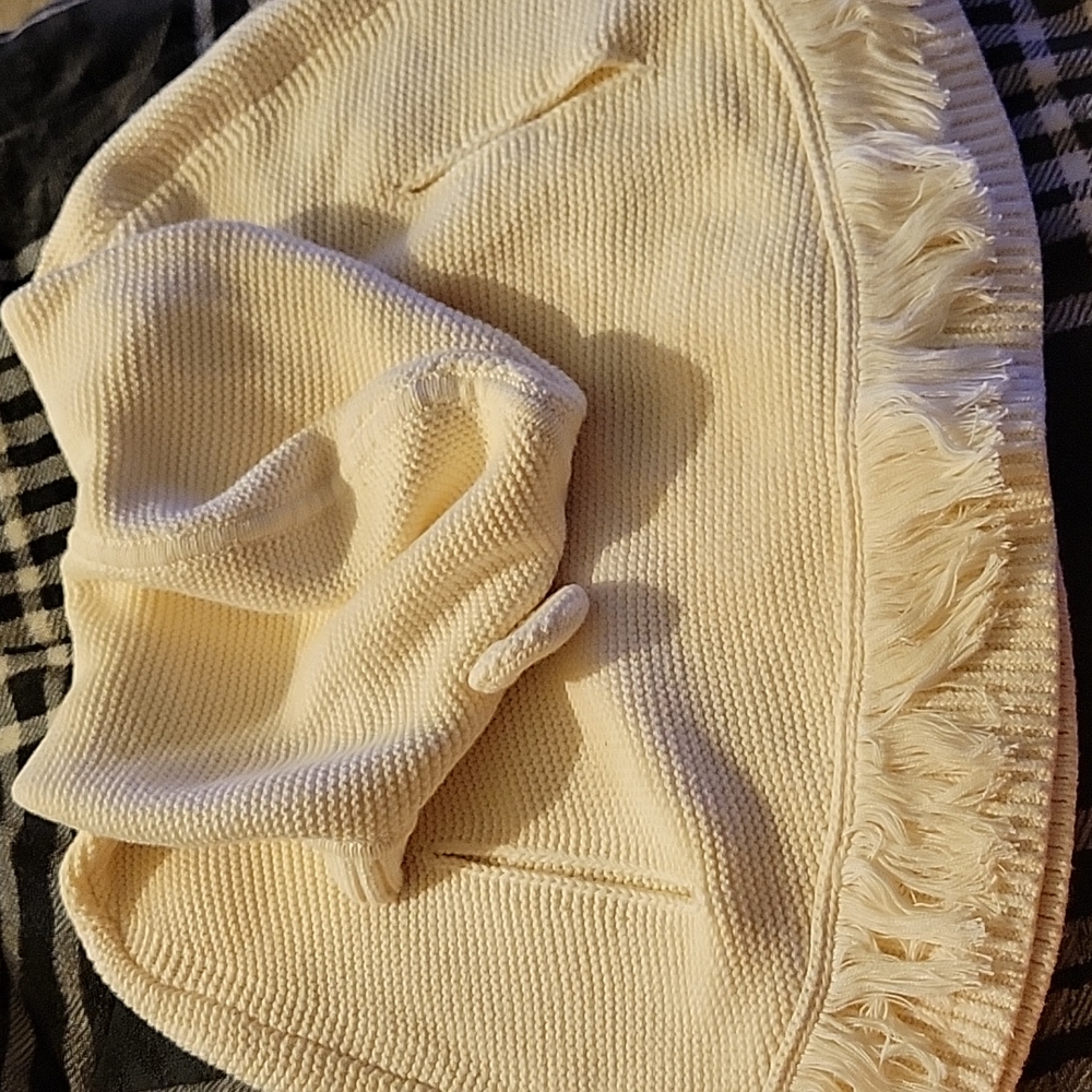 Toddler poncho cream color 4yrs